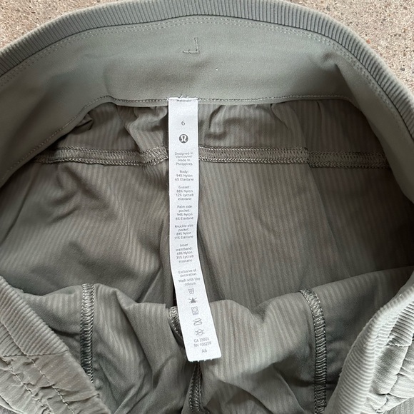 EUC Lululemon Beyond The Studio Crop Grey Sage Size 6 - Picture 10 of 12